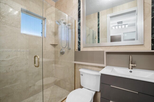 Building Photo - 176 S Hibiscus Dr