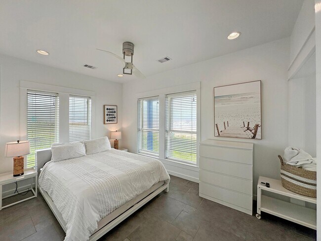 Building Photo - 2496 Gilmore