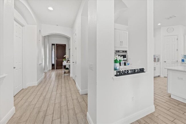 Building Photo - 8746 Crescendo Ave