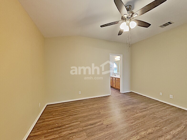 Building Photo - 654 Coral Harbor