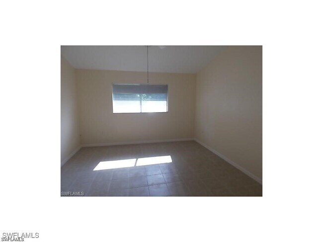 Building Photo - 2802 SE 8th Pl