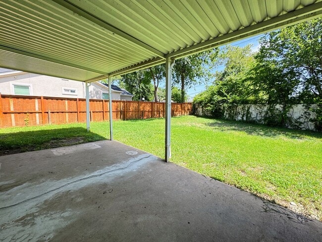 Building Photo - 360 Virtual Tour Available