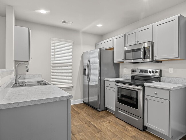 Building Photo - Charming two bedroom two and a half bathroom ready for you to call home!