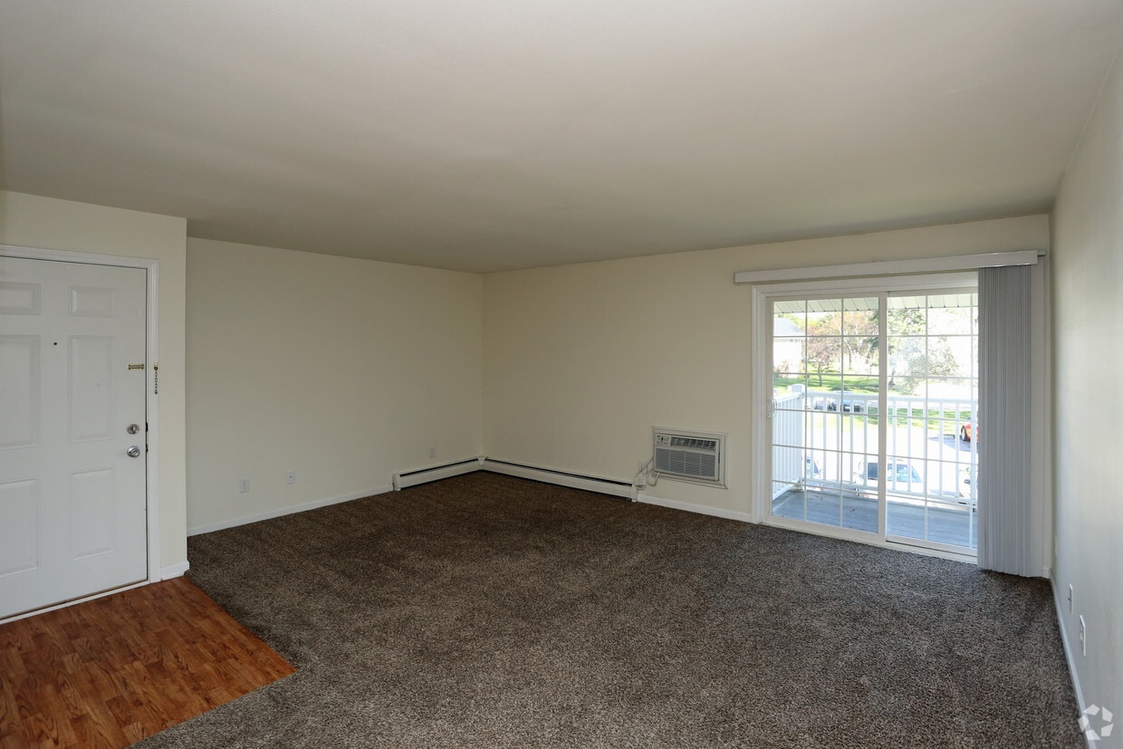 Village Green East Apartments Janesville