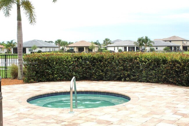 Building Photo - 620 SE Monet Dr