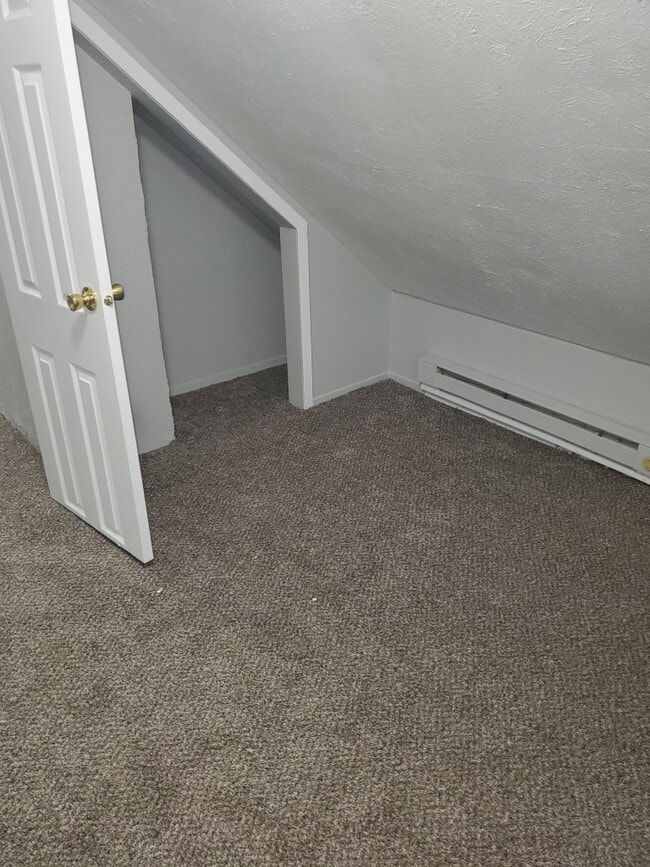 Building Photo - 310 E 9th St