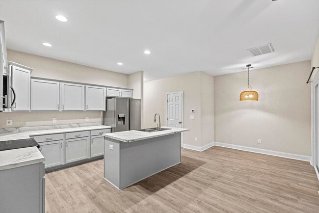 Building Photo - Large 3br Stonebay Townhome AVAILABLE NOW!