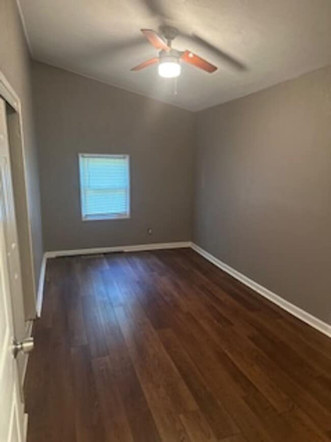 Building Photo - Beautiful 4 Bedroom 2 Bath in Heart of Kan...