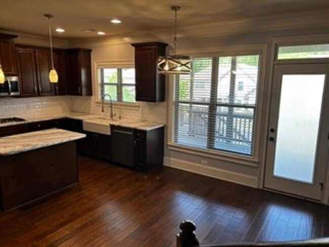 Building Photo - Spacious 5BR/4BA Home in Desirable Lexington Neighborhood – Bright Layout, Great Storage & Prime ...