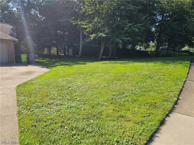 Building Photo - 470 Pheasant Run Rd