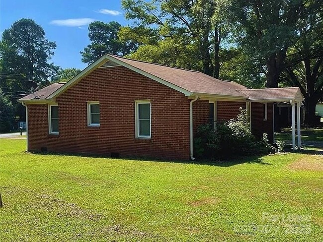 Building Photo - 1838 Waxhaw Indian Trail Rd