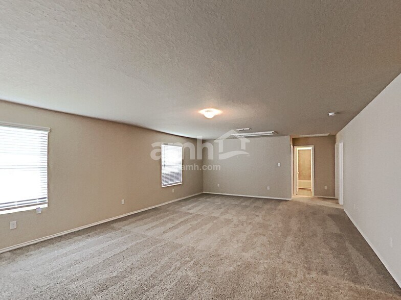 Building Photo - 719 Red Barn Bnd