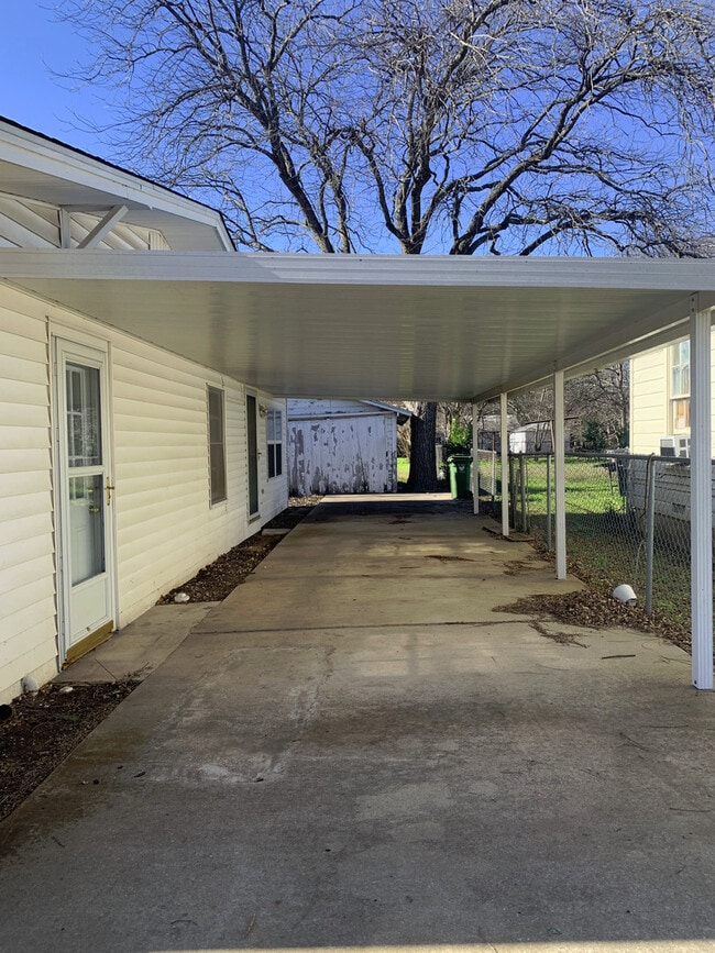 Building Photo - Single Family Home