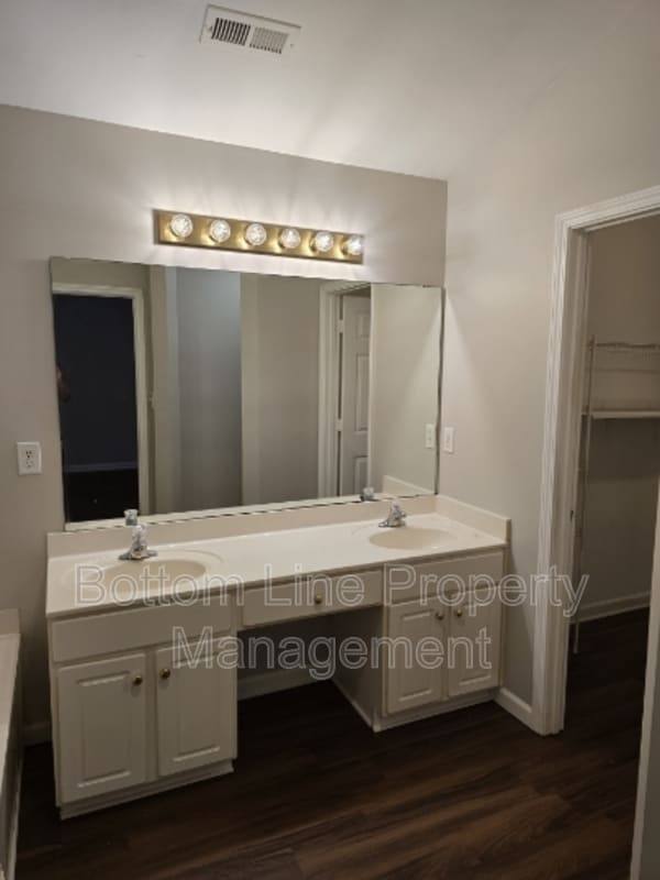 Building Photo - 7803 Harrington Woods Rd