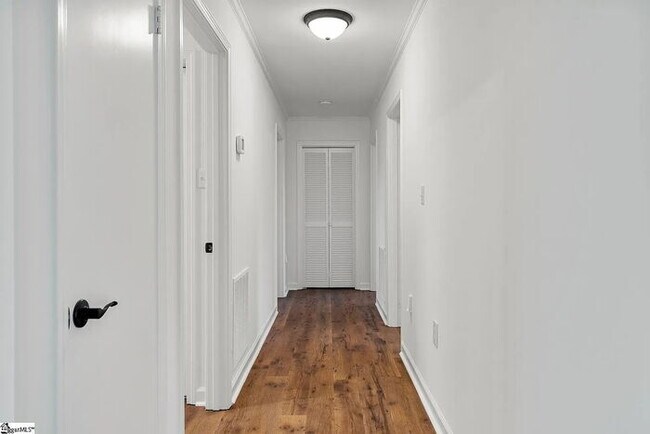 Building Photo - 300 Woodlake Rd