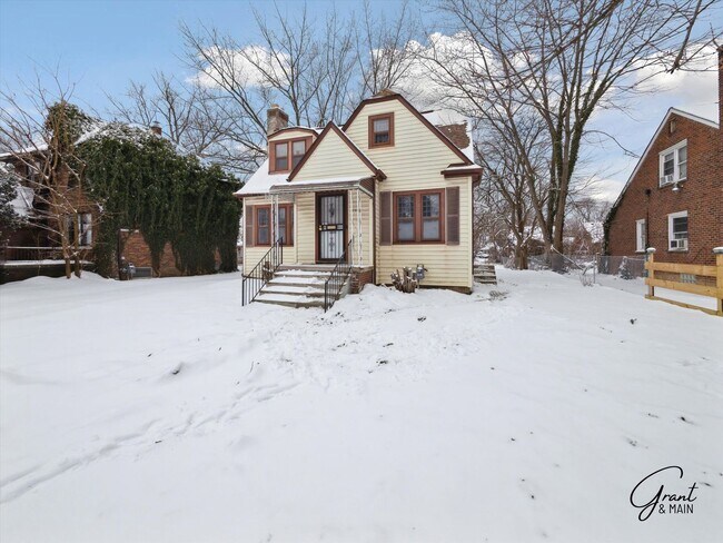 Building Photo - $1200 Bungalow