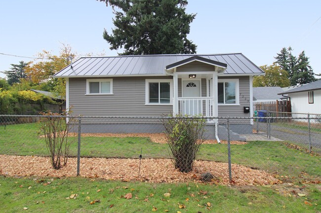 Building Photo - 7225 SE 65th Ave