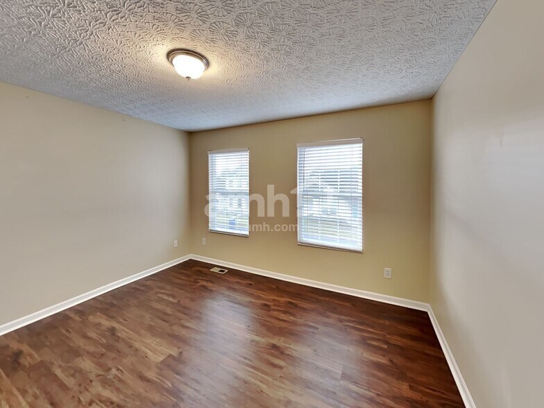 Building Photo - 2490 Delowe St