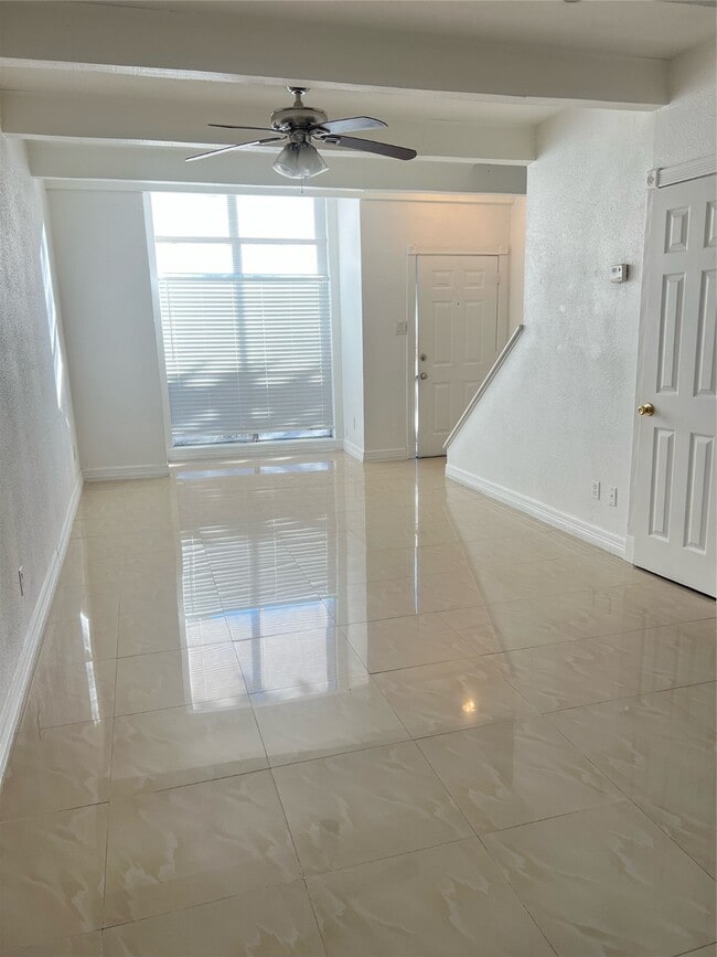 Building Photo - 5929 Queensloch Dr