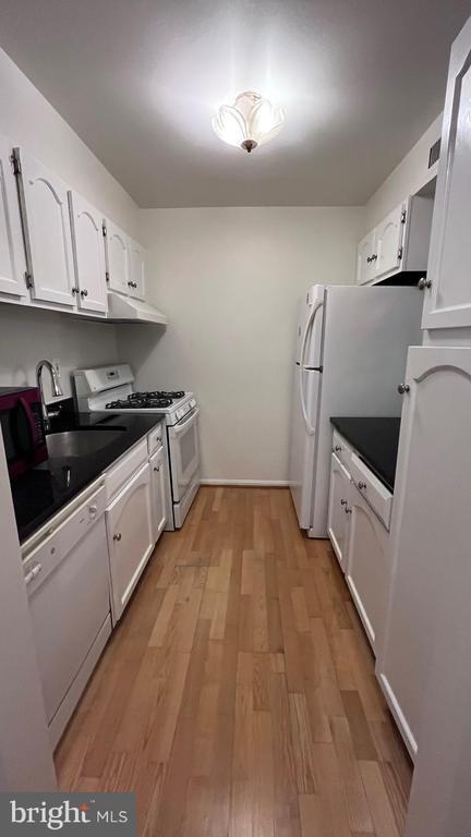 Building Photo - 5904 Cove Landing Rd