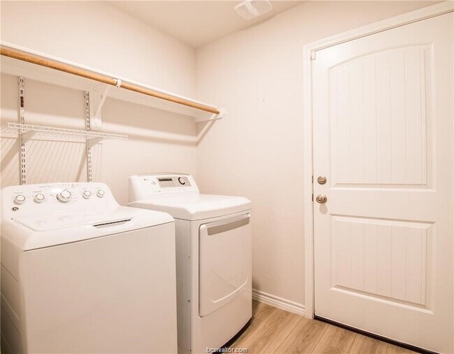 Building Photo - 6375 Darlington Ave