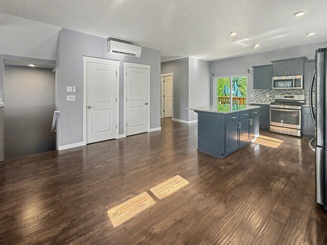 Building Photo - 588 SW 197th Pl