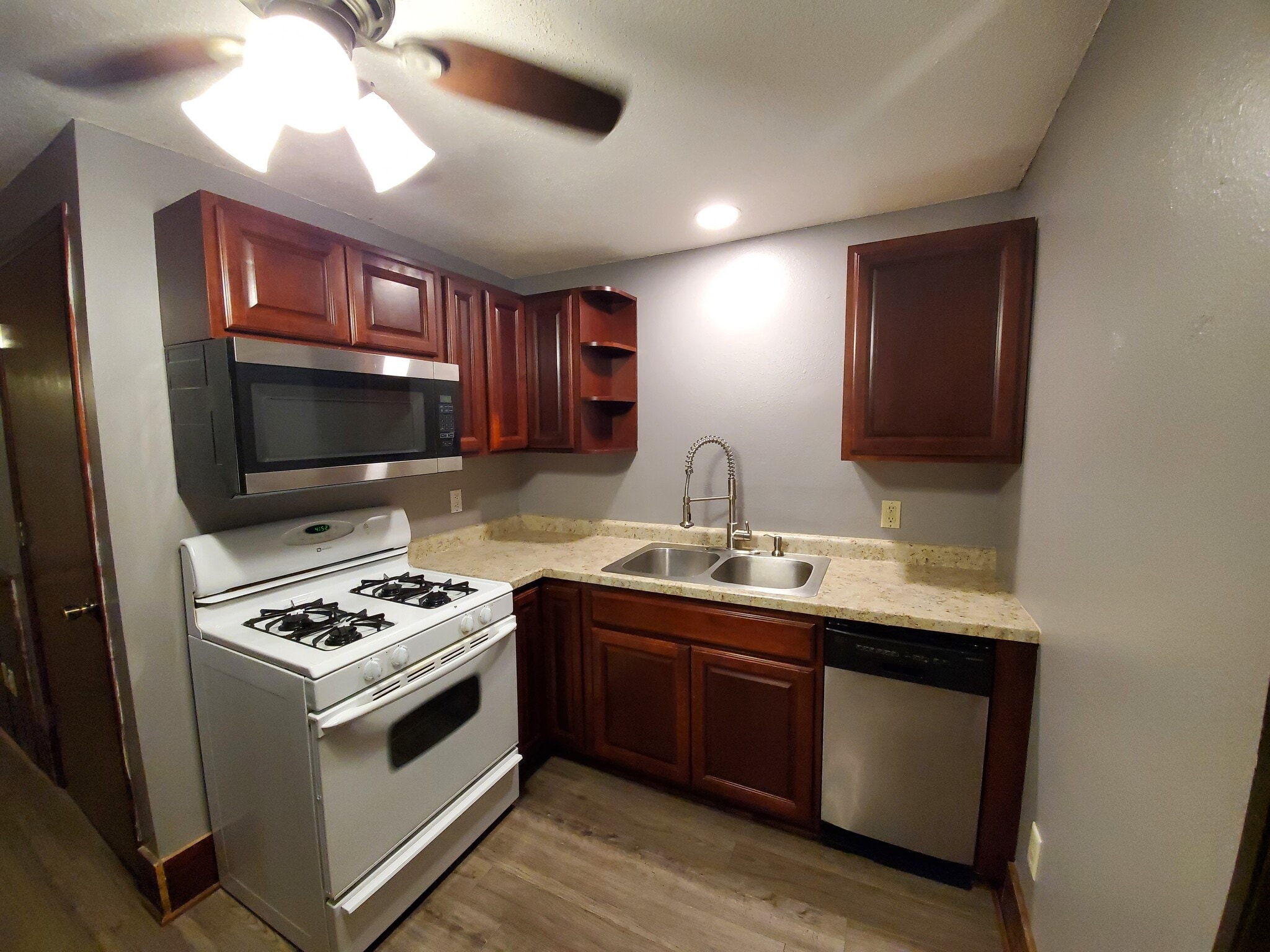 Building Photo - 104 NW 2nd St