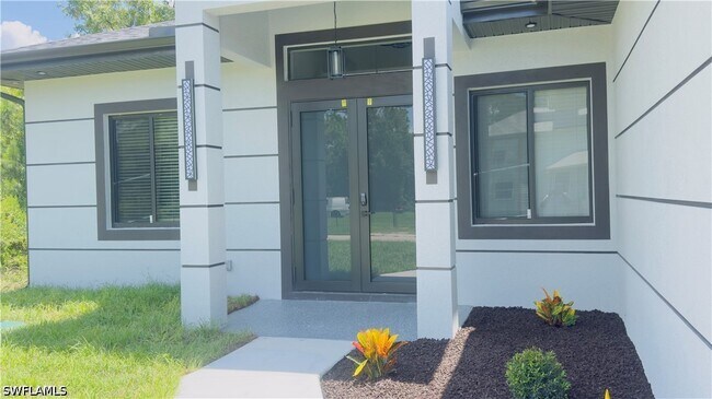 Building Photo - 1244 Celtic St E