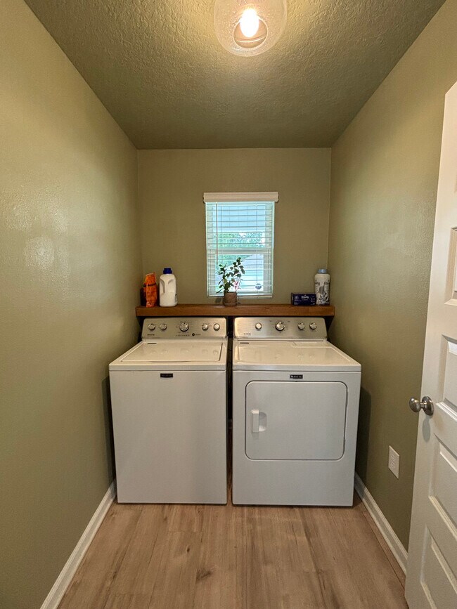 Building Photo - 5236 Peach Dr