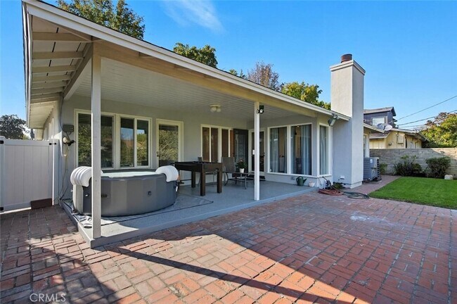 Building Photo - 5210 Ventura Canyon Ave
