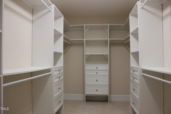 Building Photo - 6321 Gainsborough Dr