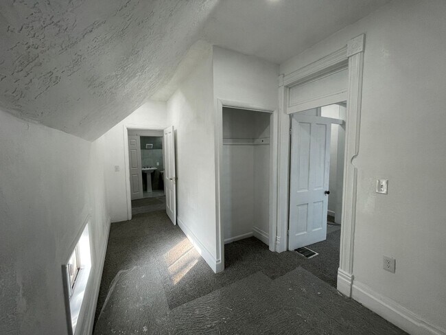 Building Photo - 13224 S Redwood Rd