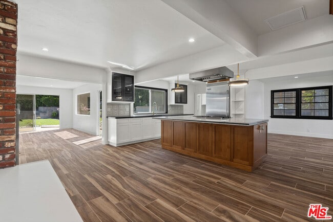 Building Photo - 5266 Veronica St