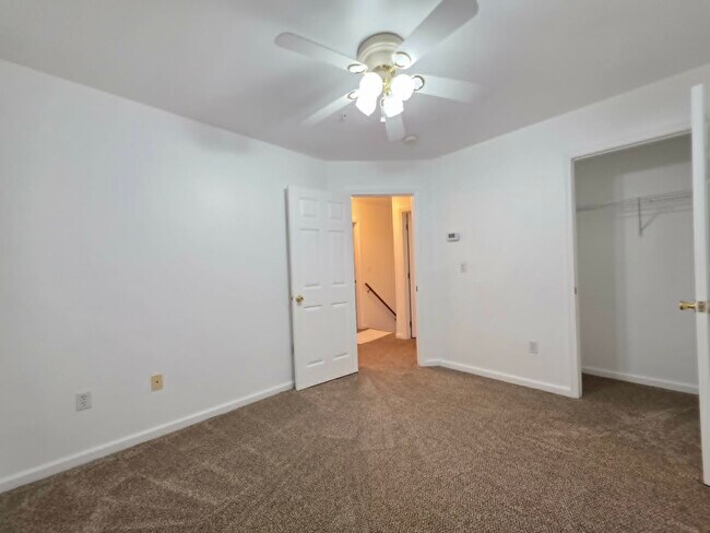 Building Photo - 1011 Granite Ct