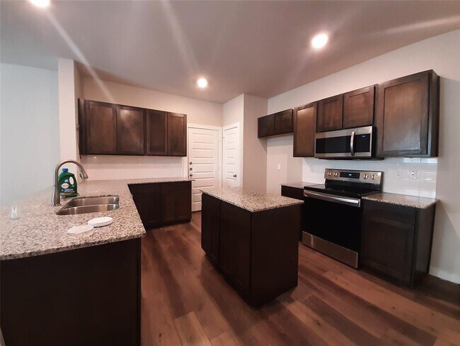 Building Photo - 25104 Pacific Wren Dr