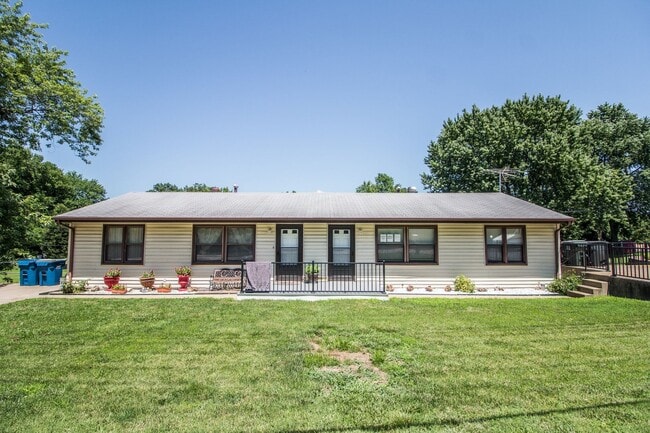 Building Photo - 2242 Zumbehl Rd