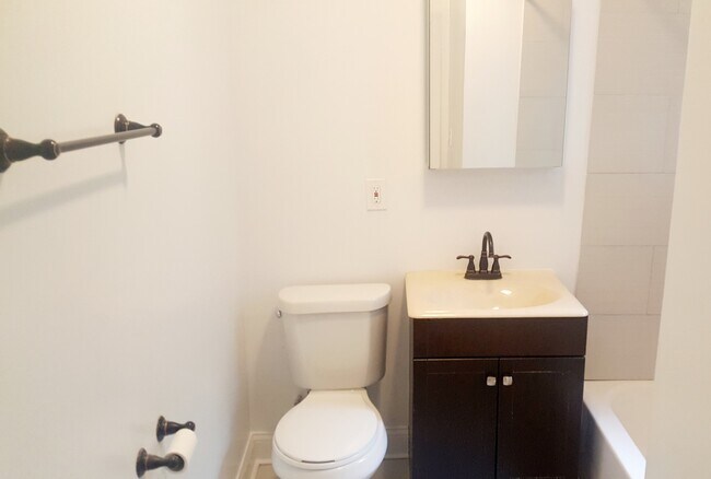 Building Photo - 2250 N Spaulding Ave