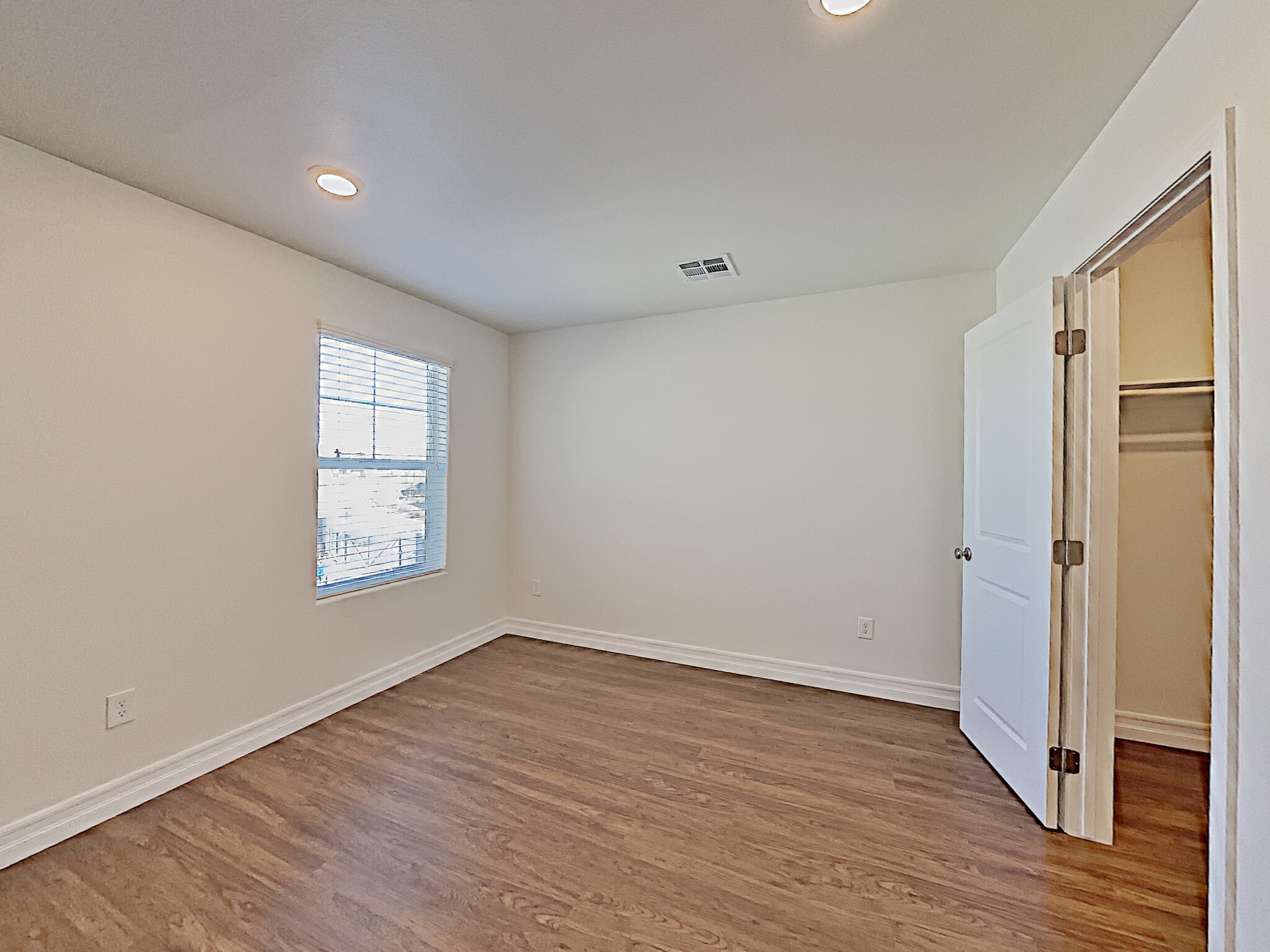 Building Photo - 4855 85th Dr NE