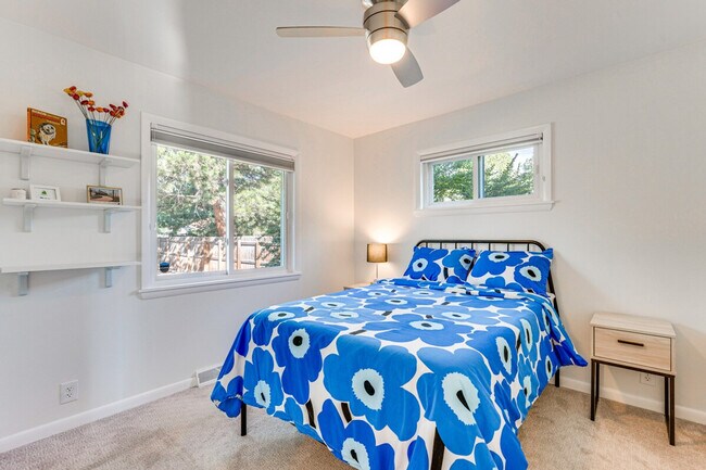 Building Photo - 725 35th St