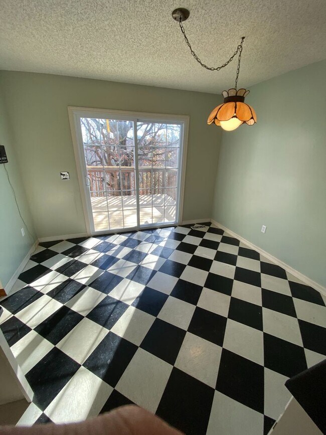 Building Photo - 2 Bed 2 Bath Home in Whites Creek. 20 minu...
