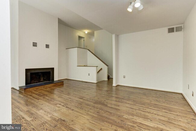 Building Photo - 10373 Currycomb Ct