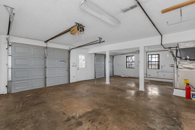 Building Photo - 7918 Holly Hills Dr