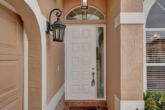 Building Photo - 16658 La Mesa Dr