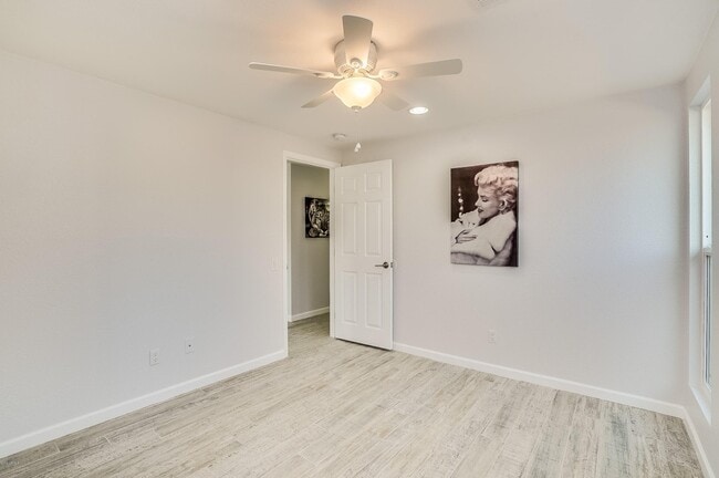 Building Photo - 1804 W Nopal Dr