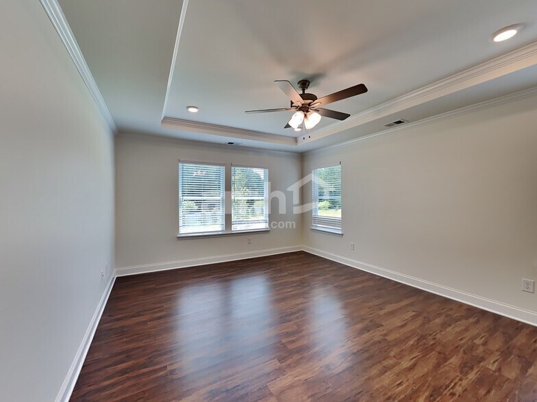 Building Photo - 769 Carnaby Ln