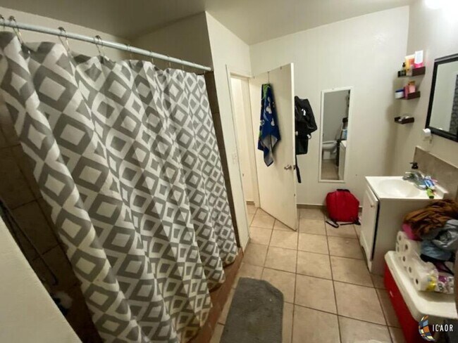 Building Photo - 464 1/2-464 1/2 W Olive Ave