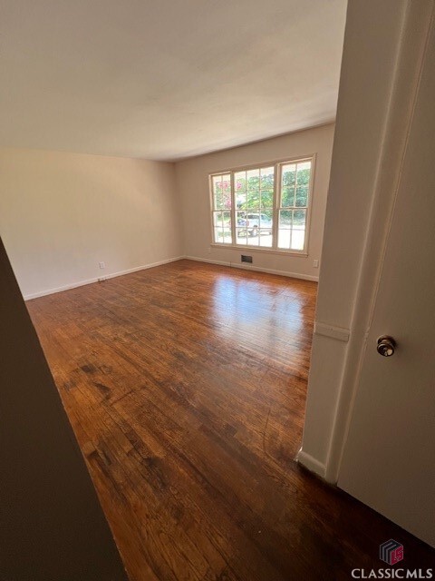 Building Photo - 255 Vista Dr
