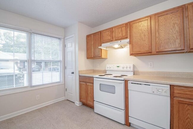 Building Photo - 299-E2 Raleigh Dr