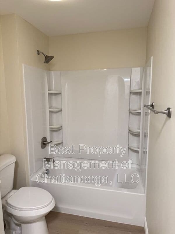 Building Photo - 5249 -M