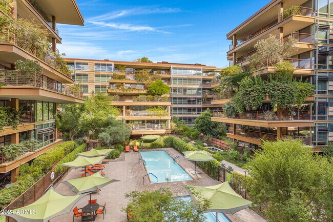 Building Photo - 7121 E Rancho Vista Dr